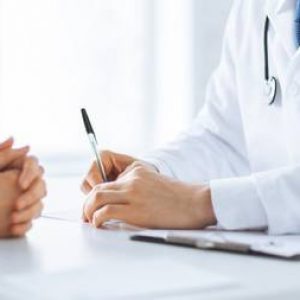 Patient wird von einem Arzt beraten