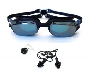Die Profi Schwimmbrille "Torpedo" von Sportastisch inkl. Nasenklammer & Ohrstöpsel.