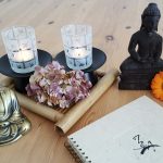 Es gibt ein paar nützliche Hilfsmitteln für die Yogasession.