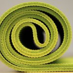 Mit diesen einfachen Schritten bleibt Ihre Yogamatte rutschfest.