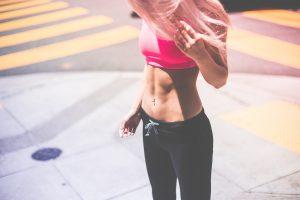 Wie trainieren Sie Ihre Bauchmuskeln mit dem Bauchtrainer trainieren.